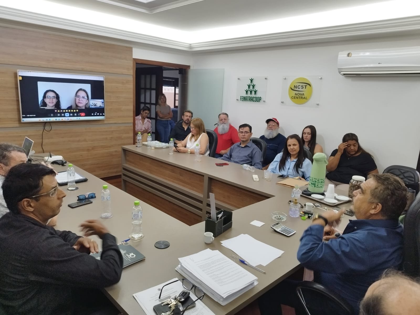 Leia mais sobre o artigo Sintracoop realiza reunião em Londrina para balanço de 2024 e planejamento de 2025