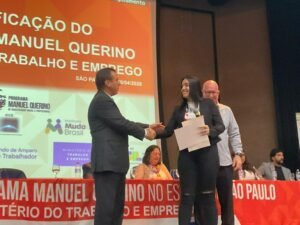 Leia mais sobre o artigo Luiz Marinho prestigia alunos formandos da Escola do Trabalhador 4.0 em SP